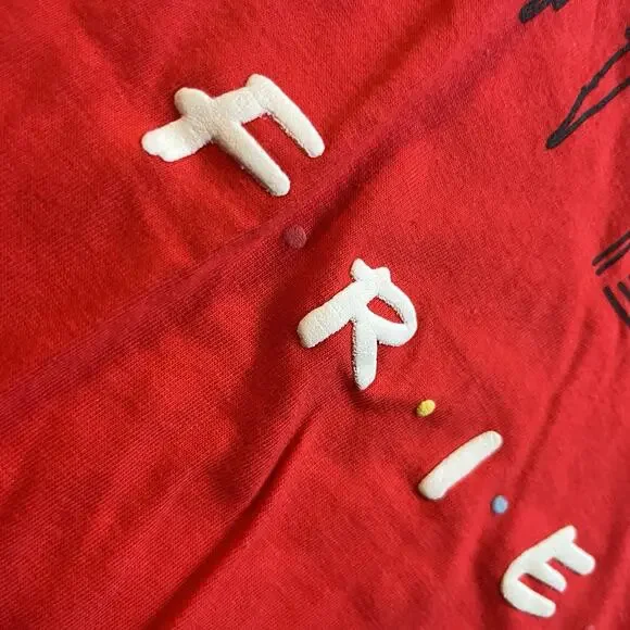 Friends TV Show Womens Red Graphic T Shirt Size Small Puffy Letters Skyline Y2K - Picture 3 of 7